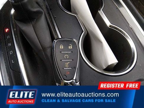 Used 2021 Chevrolet Traverse LT FWD image 22