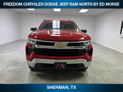 Used 2025 Chevrolet Silverado 1500 LT w/ Convenience Package II AWD/4WD image 2
