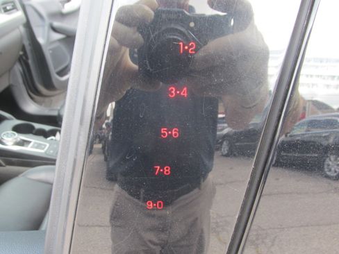 Used 2022 Ford Escape SEL image 18