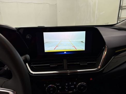 Used 2025 Chevrolet Trax ACTIV w/ Sunroof Package image 25