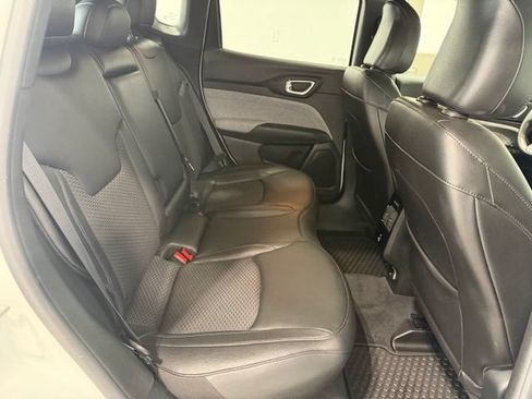 Used 2024 Jeep Compass Latitude w/ Convenience Group AWD/4WD image 25