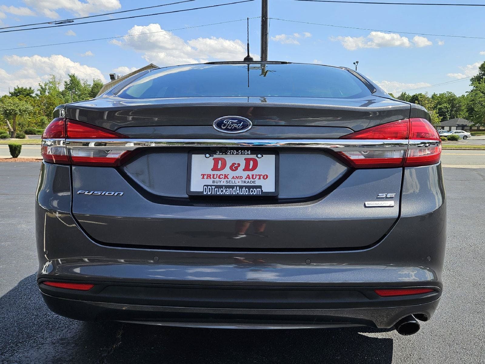 Used 2018 Ford Fusion SE w/ Fusion SE Technology Package FWD image 20
