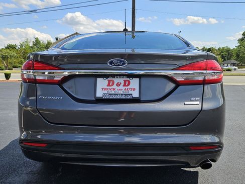 Used 2018 Ford Fusion SE w/ Fusion SE Technology Package FWD image 20