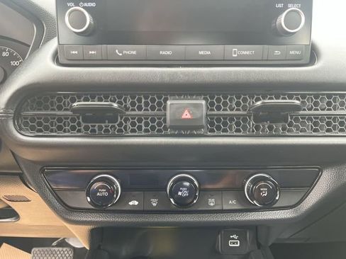 Used 2025 Honda HR-V LX image 18