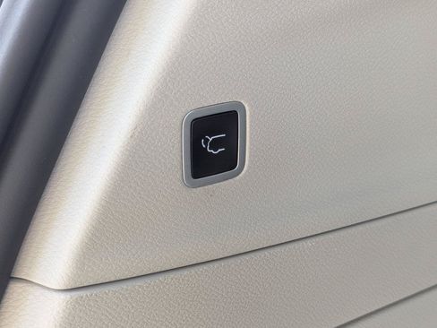Used 2023 Chrysler Pacifica Touring-L FWD image 33