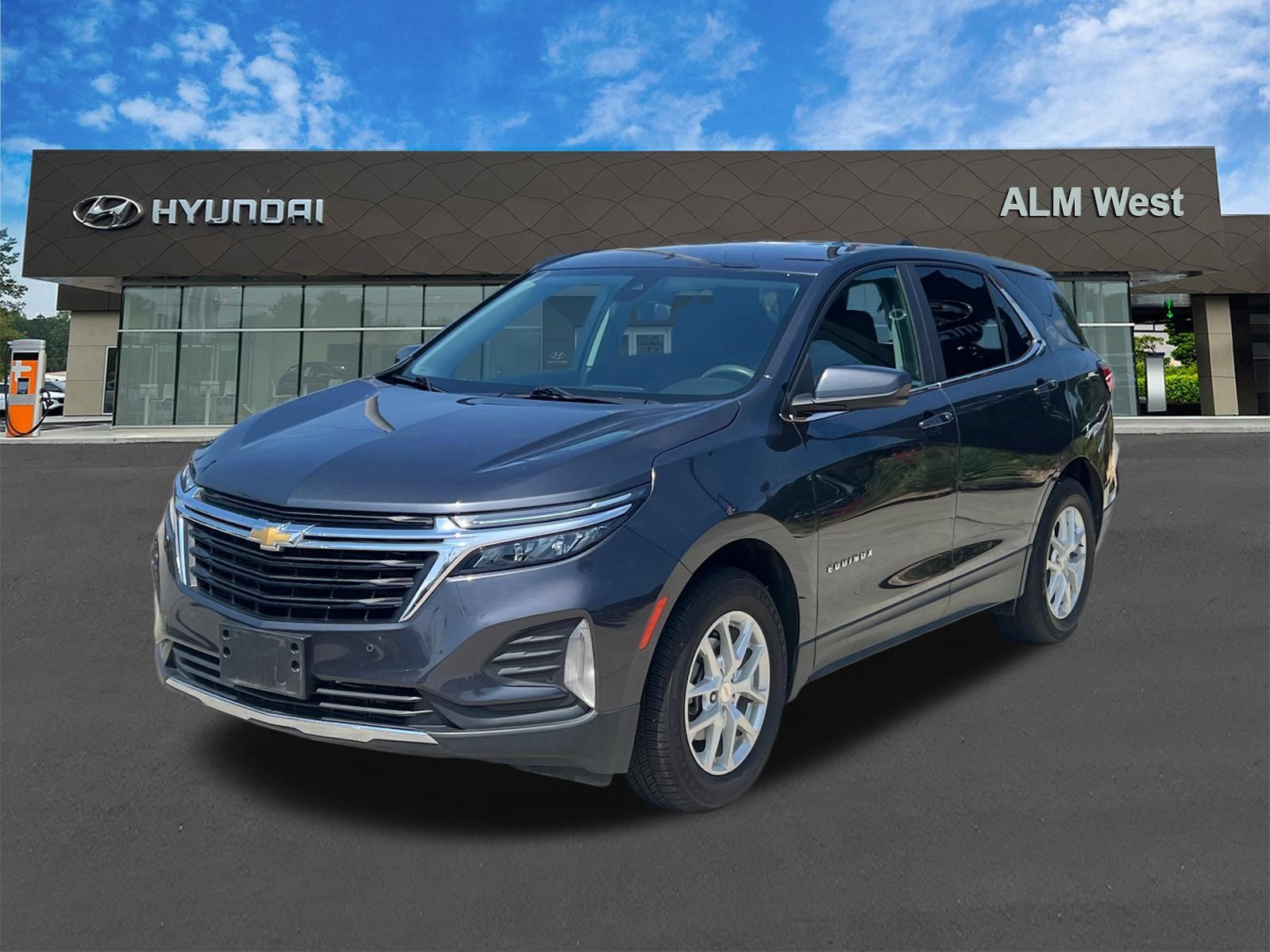 Used 2023 Chevrolet Equinox LT FWD image 1