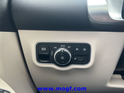 Used 2023 Mercedes-Benz GLB 250 image 17