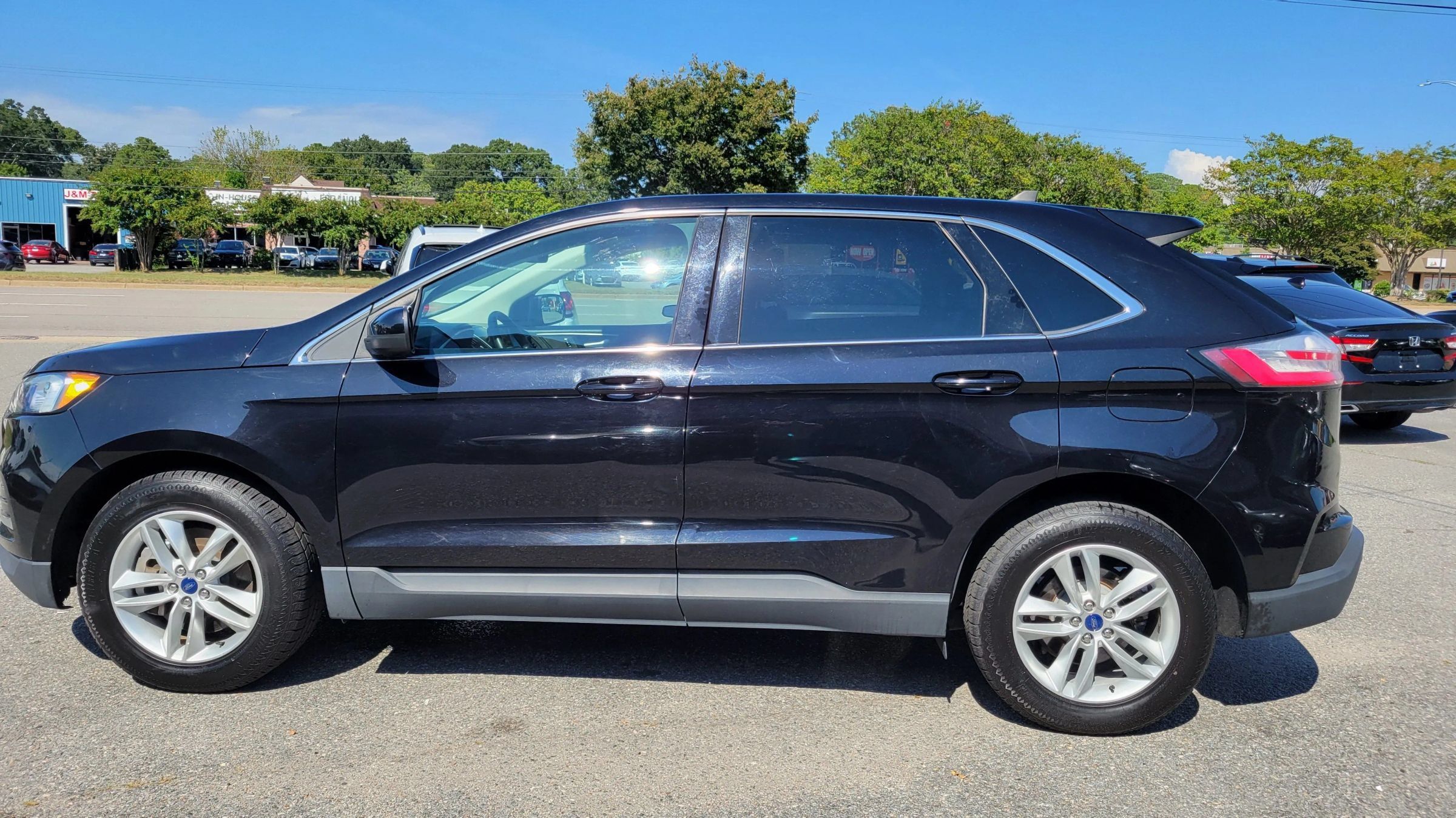 Used 2021 Ford Edge SEL FWD image 2