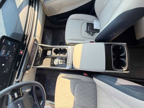 New 2027 Kia Carnival SX FWD image 18