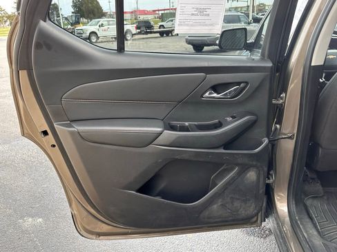 Used 2020 Chevrolet Traverse LT w/ Driver Confidence II Package AWD/4WD image 19