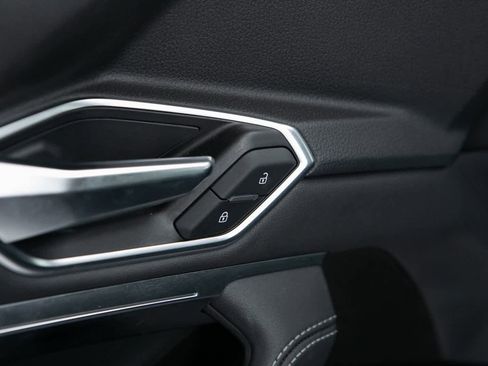 Used 2022 Audi e-tron Premium image 19