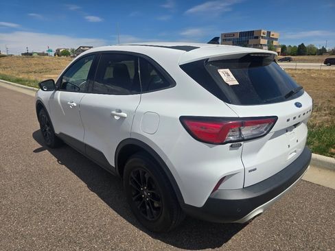 Used 2020 Ford Escape SE Sport image 3