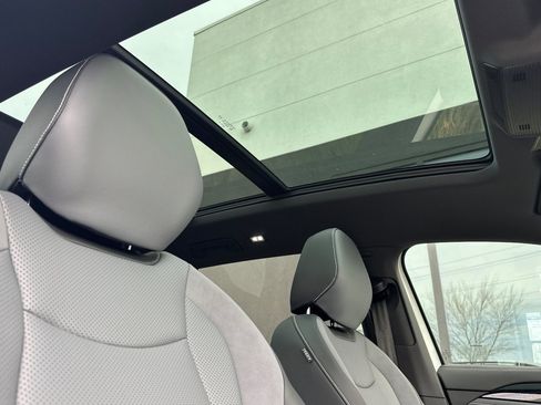 New 2026 Volkswagen Tiguan SE R-Line image 17