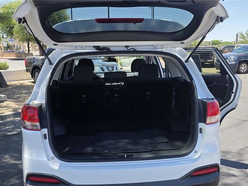 Used 2018 Kia Sorento FWD image 10