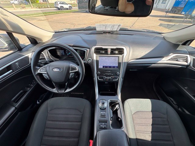 Used 2020 Ford Fusion SE FWD image 16