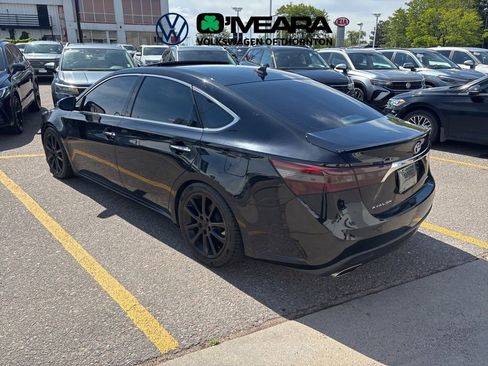 Used 2013 Toyota Avalon Limited w/ Technology Pkg FWD image 2