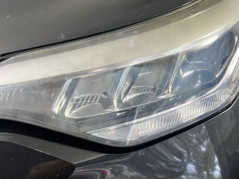 Used 2020 Toyota C-HR XLE FWD image 12