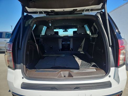 Used 2022 Chevrolet Tahoe Z71 w/ Luxury Package AWD/4WD image 25