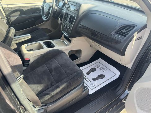 Used 2014 Dodge Grand Caravan SXT image 12