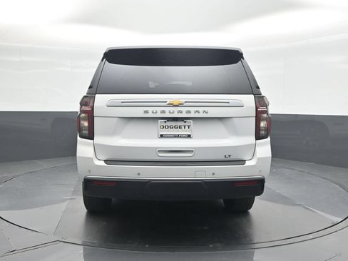 Used 2022 Chevrolet Suburban LT w/ Luxury Package RWD image 17