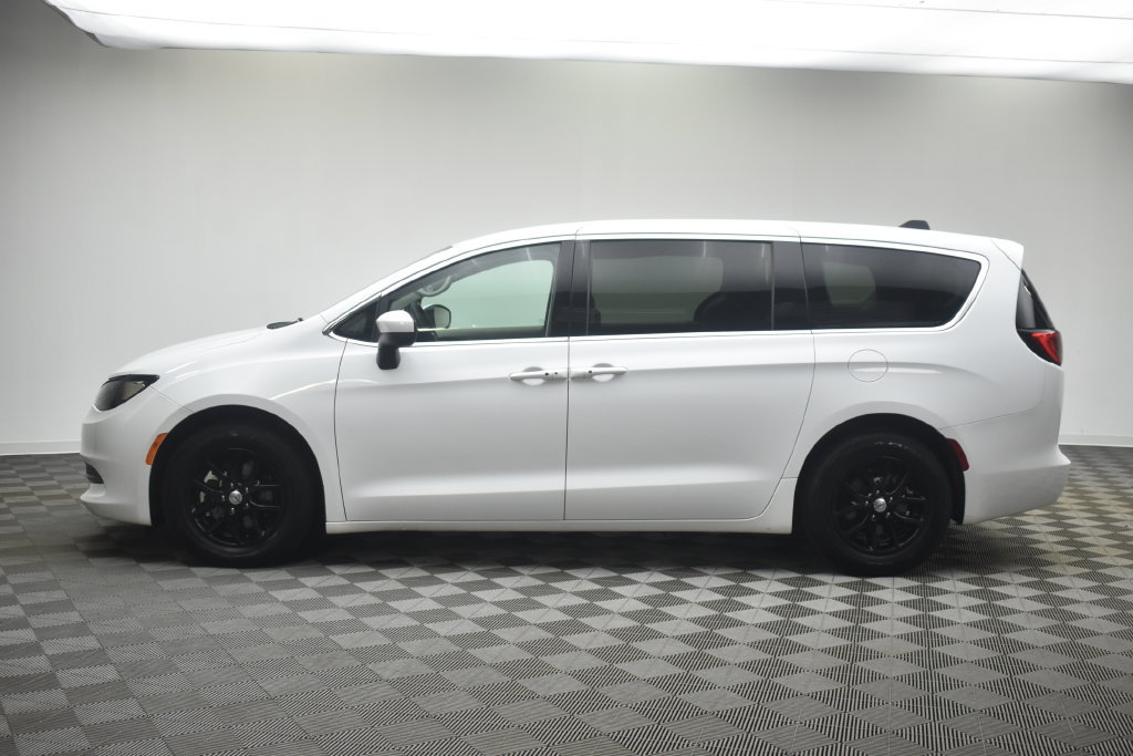 Used 2023 Chrysler Voyager LX FWD image 8