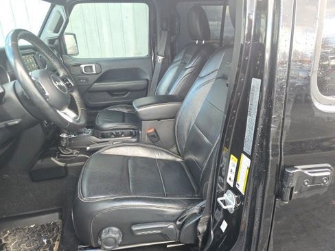 Used 2018 Jeep Wrangler Unlimited Sahara image 11