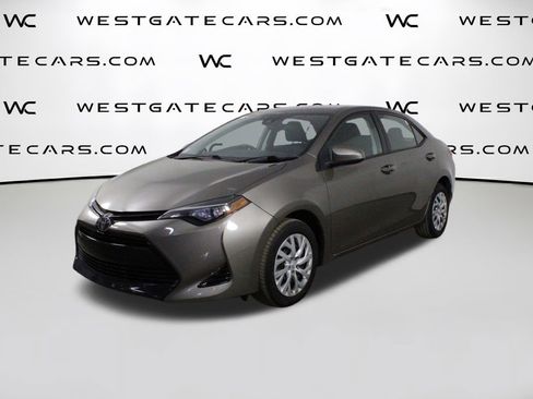 Used 2017 Toyota Corolla LE image 1
