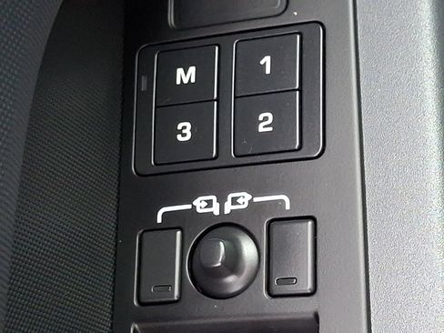 Used 2024 Land Rover Defender 130 X-Dynamic SE image 30