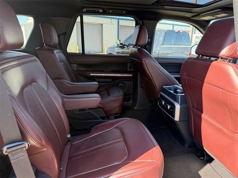 Used 2024 Ford Expedition Limited image 16