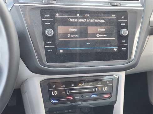 Used 2023 Volkswagen Tiguan SE image 15