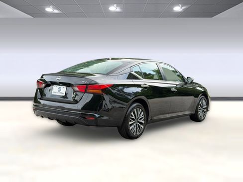 Used 2024 Nissan Altima 2.5 SV AWD/4WD image 9