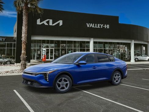 New 2025 Kia K4 LXS image 3