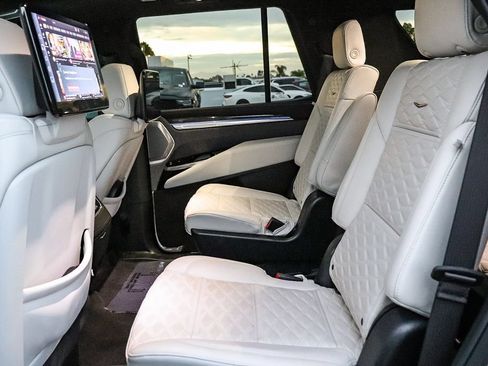 Used 2025 Cadillac Escalade V AWD/4WD image 21