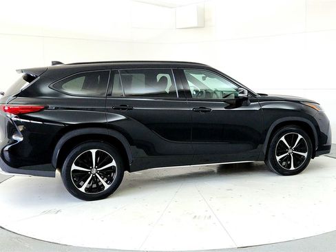 Used 2021 Toyota Highlander XSE image 6