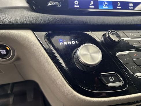 Used 2022 Chrysler Pacifica Touring-L image 24