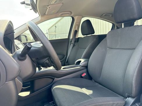 Used 2018 Honda HR-V LX image 12