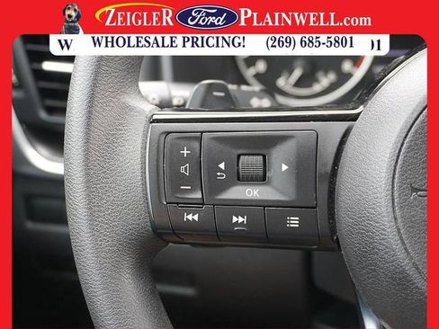 Used 2023 Nissan Rogue SV image 22