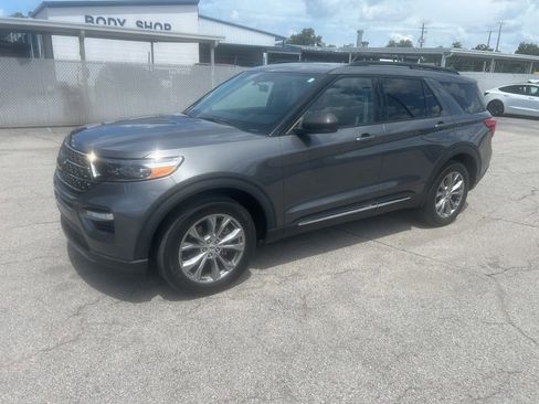 Used 2023 Ford Explorer XLT w/ Equipment Group 202A AWD/4WD image 2