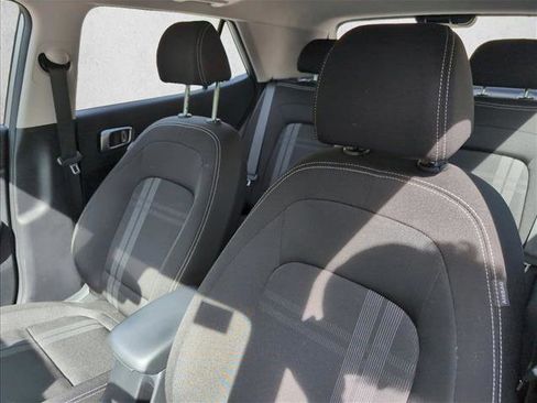Certified 2024 Hyundai Venue SEL FWD image 9