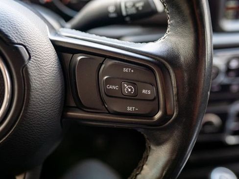 Used 2021 Jeep Gladiator Willys image 34