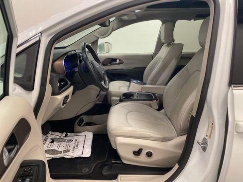 Used 2018 Chrysler Pacifica Touring-L Plus w/ Advanced Safetytec Group image 8