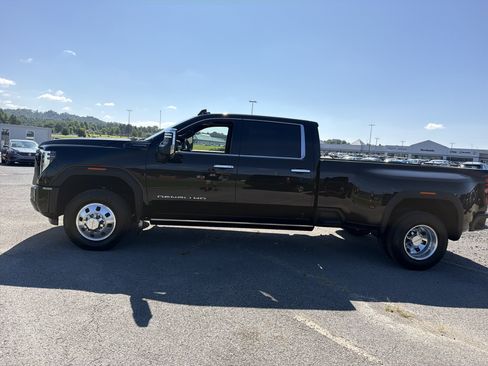 Used 2025 GMC Sierra 3500 Denali Ultimate AWD/4WD image 10