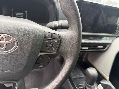 Used 2025 Toyota Camry LE image 18