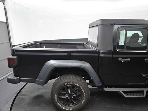 Used 2022 Jeep Gladiator Sport w/ Trailer Tow Package AWD/4WD image 11