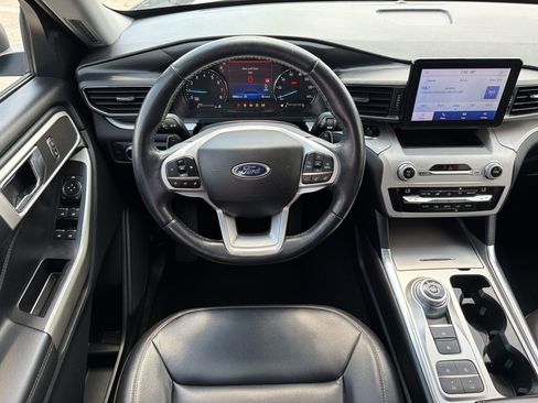 Used 2020 Ford Explorer XLT w/ Equipment Group 202A RWD image 27