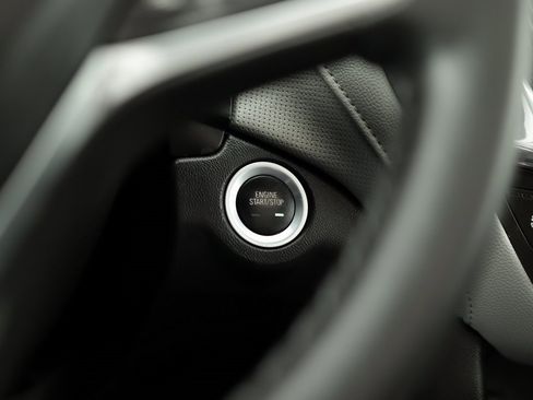 Used 2018 Chevrolet Equinox Premier image 19