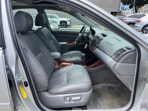 Used 2004 Toyota Camry XLE FWD image 21