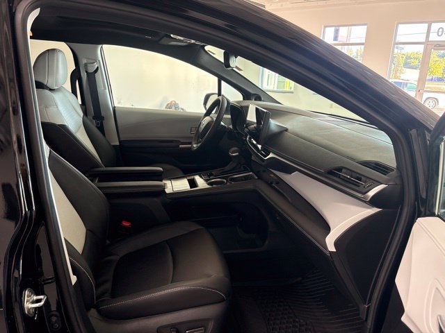 Used 2026 Toyota Sienna AWD image 21