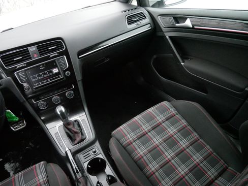 Used 2017 Volkswagen GTI S image 11