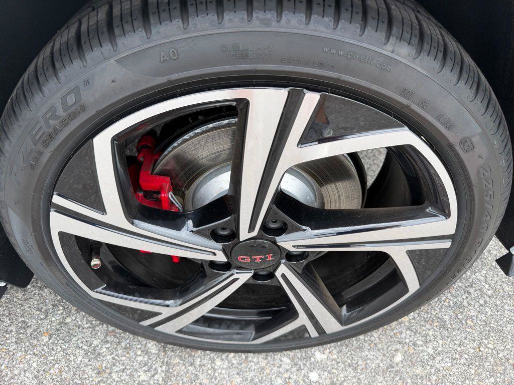 New 2026 Volkswagen GTI SE FWD image 25